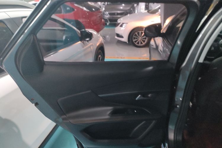 标致4008 2017款 380THP 精英版中控内饰49