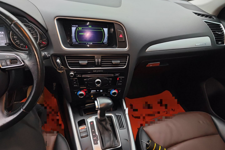 奥迪Q5 2016款 40 TFSI 技术型中控内饰16