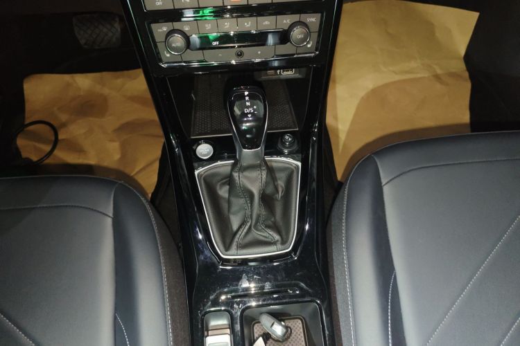 大众 途岳 2025款 新锐 300TSI 锐享版中控内饰18