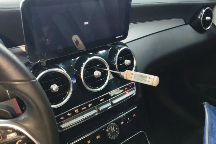 奔驰GLC轿跑 2020款 GLC 260 4MATIC 轿跑SUV中控内饰16