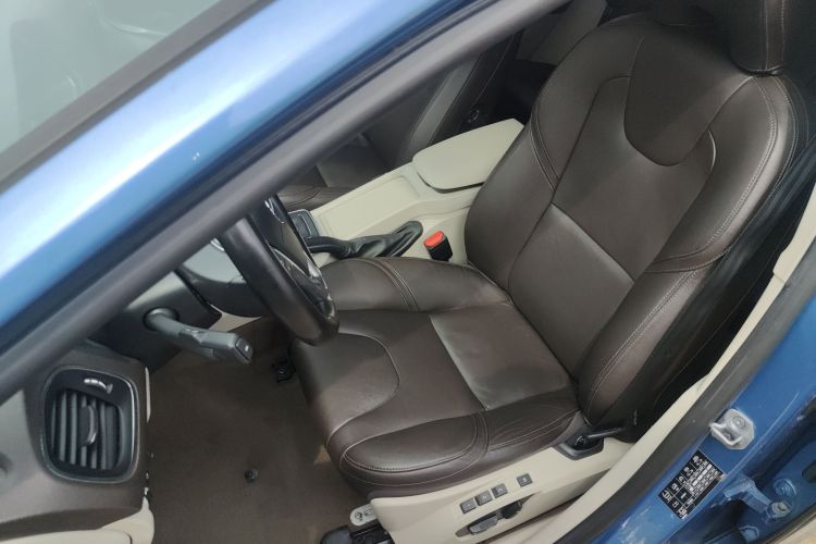 沃尔沃V40 2016款 T3 智逸版中控内饰19