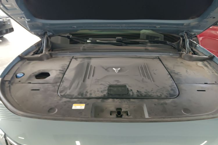 岚图汽车 岚图FREE 2021款 四驱纯电首发纪念版专属豪华套装机舱底盘24