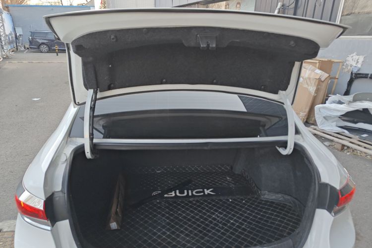 别克 英朗 2021款 改款 1.3T 自动轻混动精英型机舱底盘23