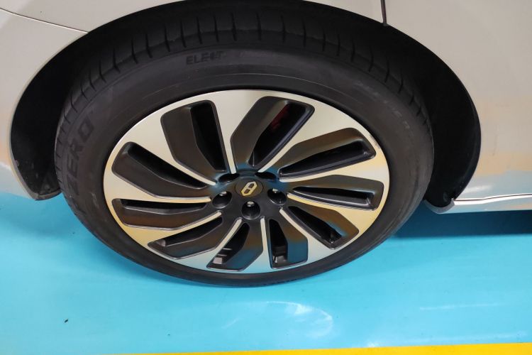 鸿蒙智行 问界M5 2022款 增程四驱旗舰版车身外观6008