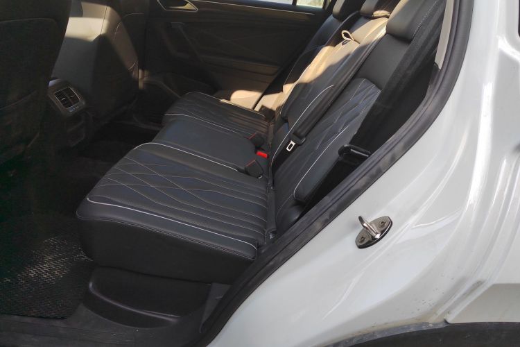 大众 途观L 2024款 300TSI 自动两驱智享版中控内饰7004