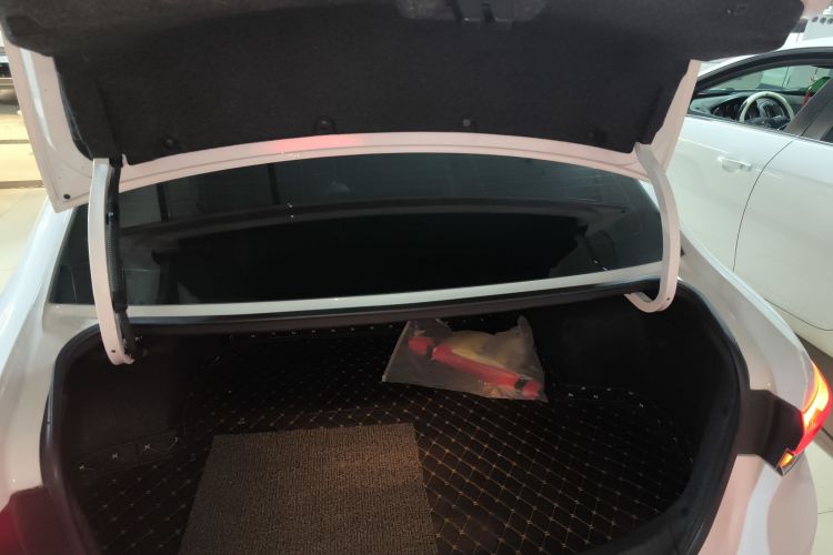 别克 英朗 2021款 改款 1.3T 自动轻混动精英型机舱底盘23