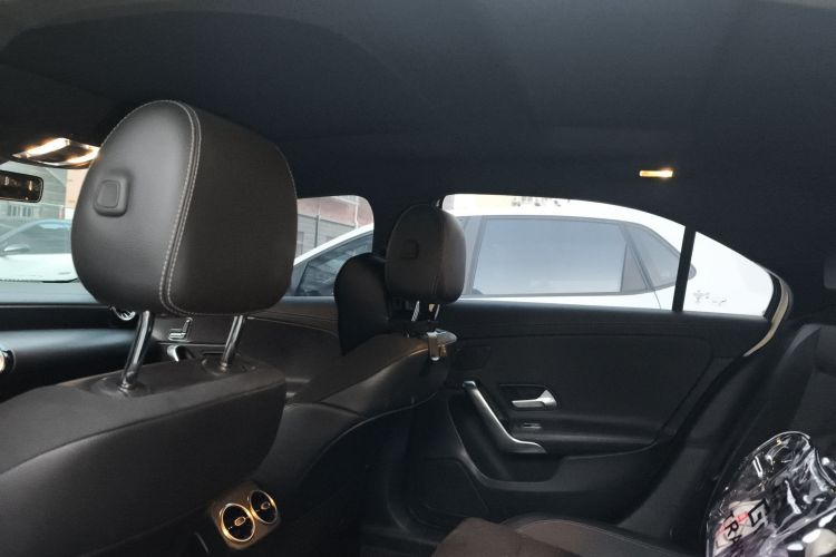 奔驰A级 2020款 A 200 L 运动轿车中控内饰22