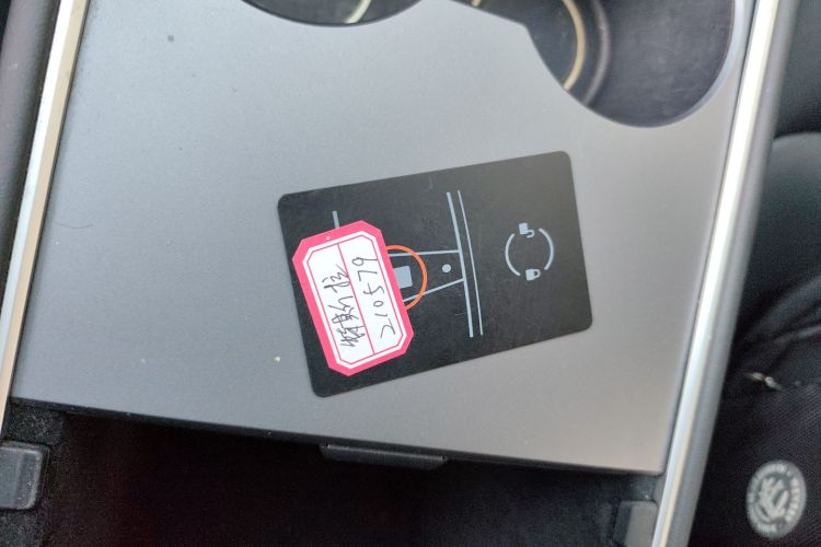 特斯拉 Model Y 2021款 标准续航后驱版中控内饰11