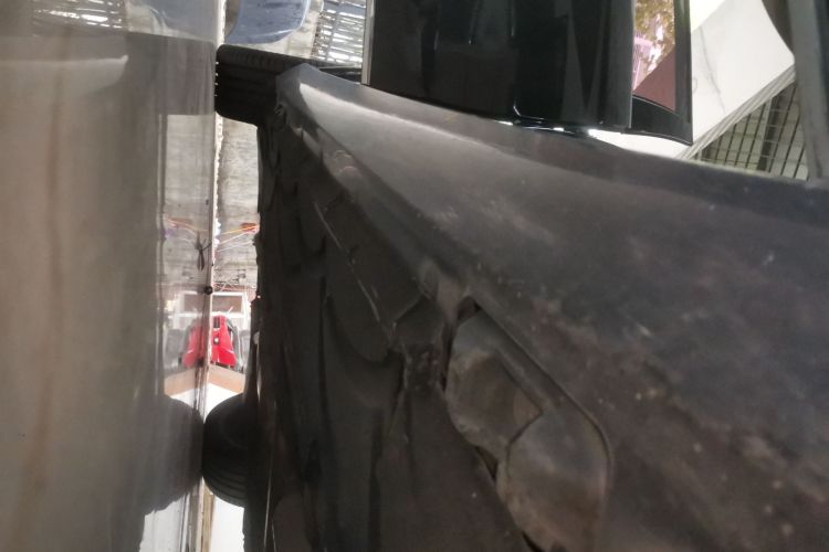 奔驰E级 2015款 E 200 L局部细节9001