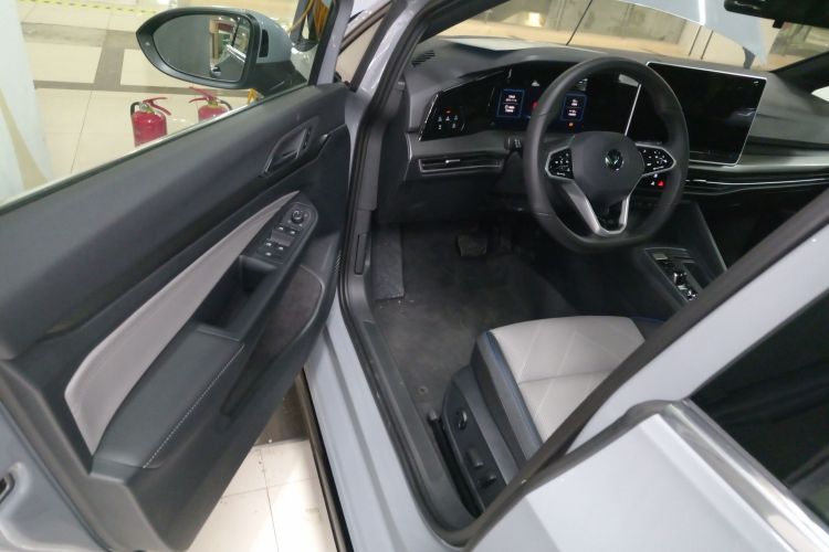 大众 高尔夫 2025款 改款二 300TSI R-Line中控内饰7003