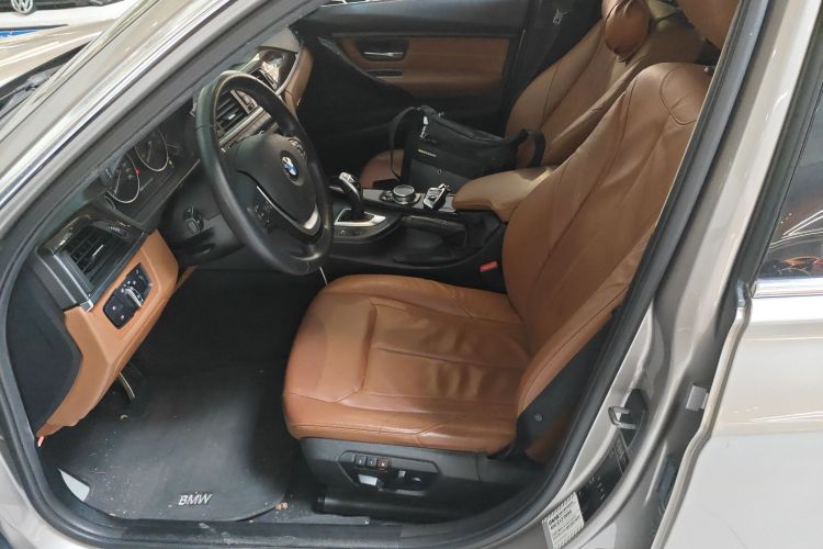 宝马3系 2014款 320Li 豪华设计套装局部细节19