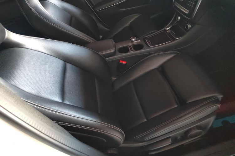 奔驰GLA 2019款 GLA 200 时尚型局部细节41