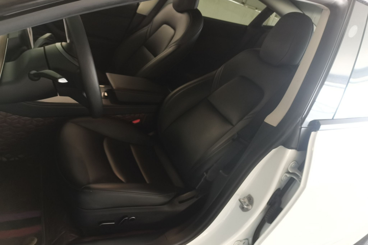 特斯拉 Model 3 2022款 后轮驱动版中控内饰19