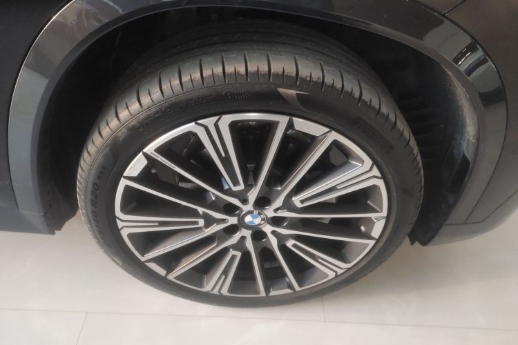 宝马X1 2023款 xDrive25Li X设计套装车身外观10