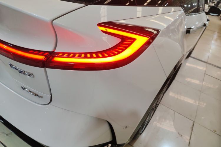 丰田bZ5 2025款 550 PRO智行版车身外观9