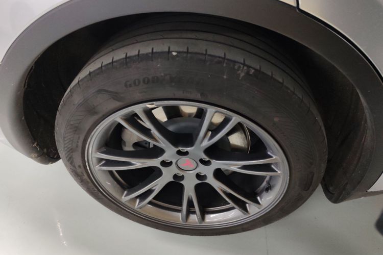 特斯拉 Model Y 2024款 后轮驱动版车身外观6008