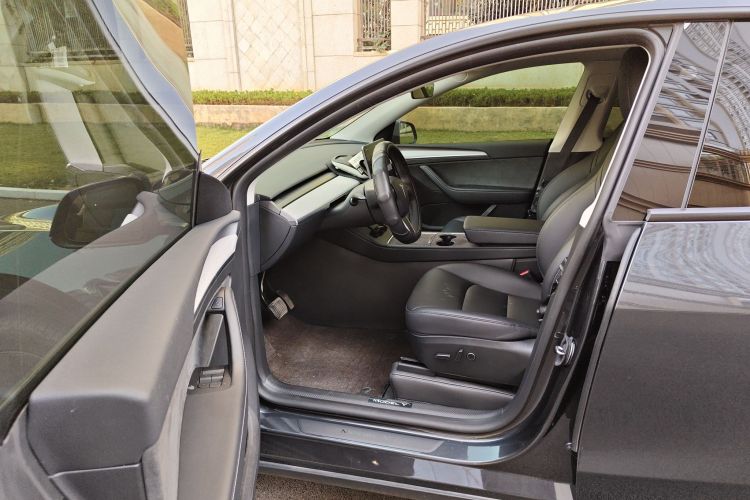 特斯拉 Model Y 2024款 后轮驱动版中控内饰19