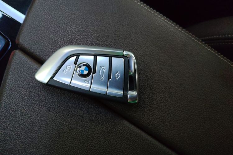 宝马5系 2019款 525Li M运动套装中控内饰7001