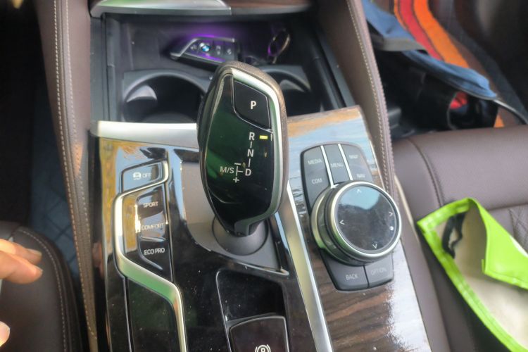 宝马5系 2022款 改款 530Li 领先型 豪华套装中控内饰18