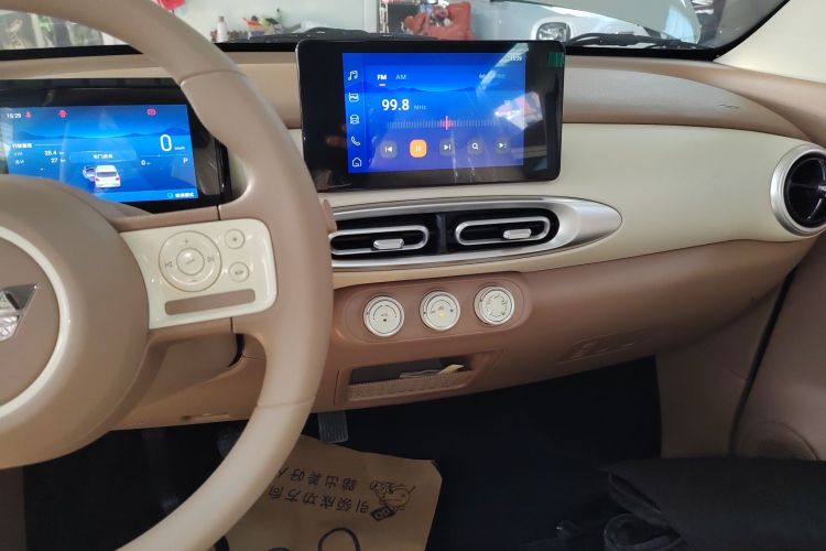 五菱汽车 宏光MINIEV 2025款 四门版 臻享+款中控内饰16