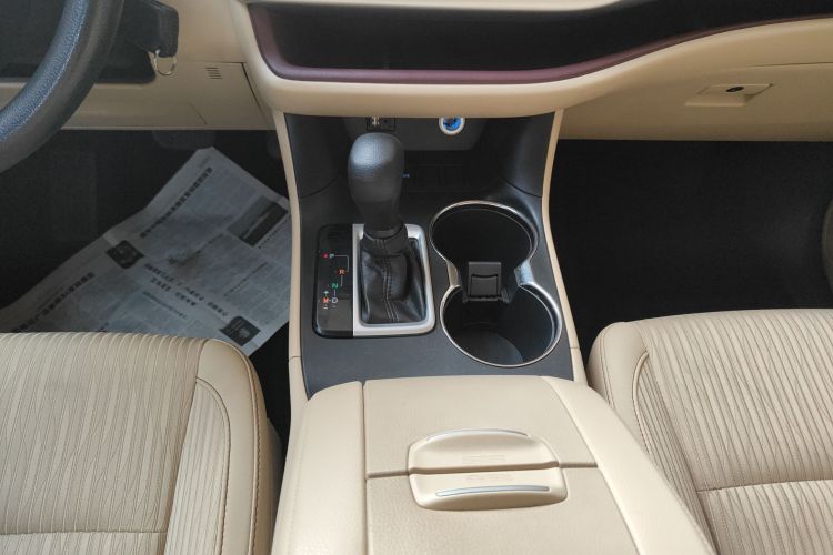 丰田 汉兰达 2015款 2.0T 两驱精英版 7座局部细节18