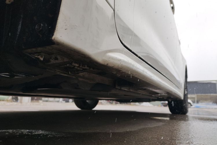 丰田 雷凌 2023款 智能电混双擎 1.8L 领先版局部细节9002