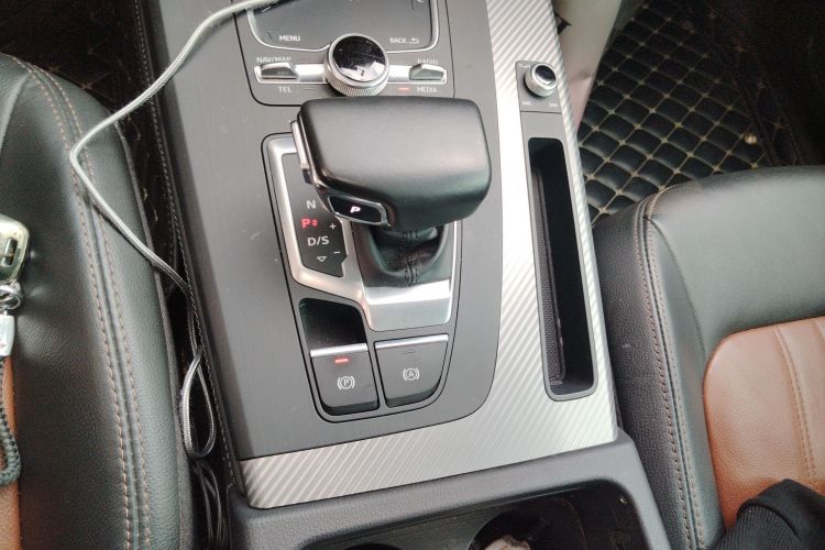 奥迪Q5L 2020款 改款 40 TFSI 荣享时尚型中控内饰18