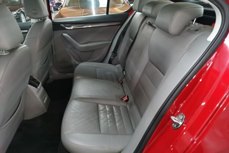 斯柯达 明锐 2015款 1.6L 自动逸俊版中控内饰21