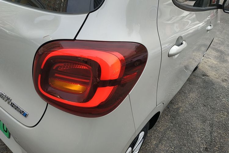 五菱汽车 宏光MINIEV 2025款 四门版 臻享+款车身外观9