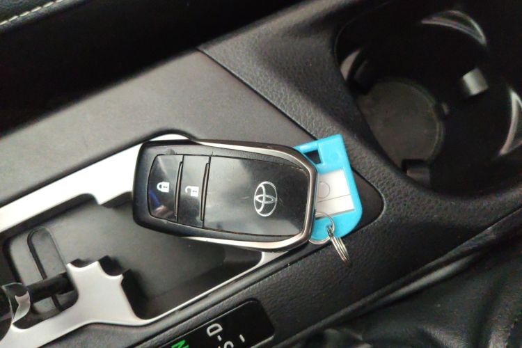 丰田 RAV4荣放 2018款 2.5L 自动四驱精英i版中控内饰7001