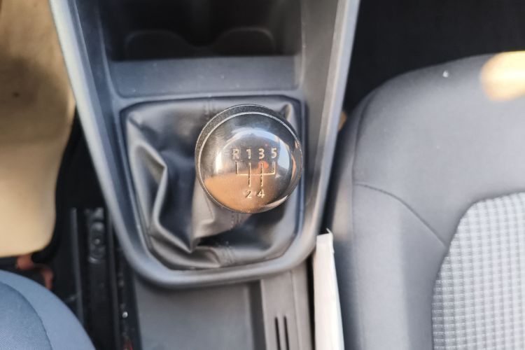 大众 桑塔纳 2016款 1.6L 手动风尚版中控内饰18