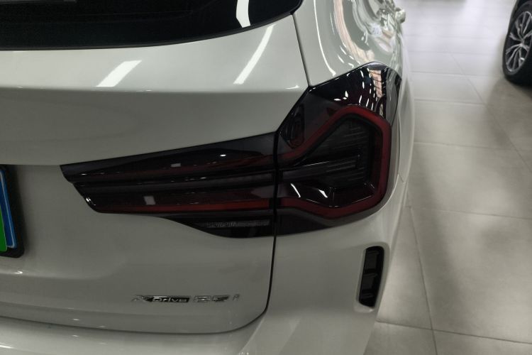 宝马X3 2022款 xDrive25i M运动套装车身外观9