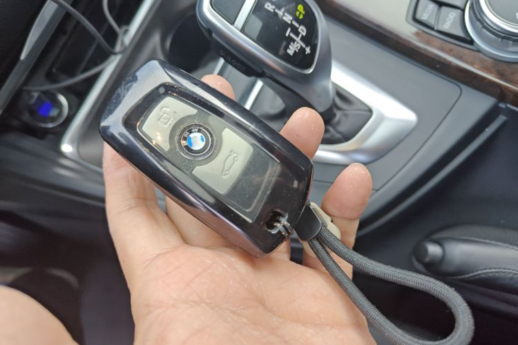 宝马3系 2015款 320Li 超悦版豪华设计套装中控内饰11