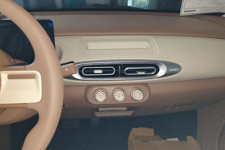 五菱汽车 宏光MINIEV 2025款 四门版 进阶款中控内饰16