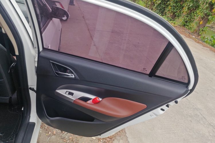 比亚迪F3 2015款 节能版 1.5L 手动舒适型中控内饰45