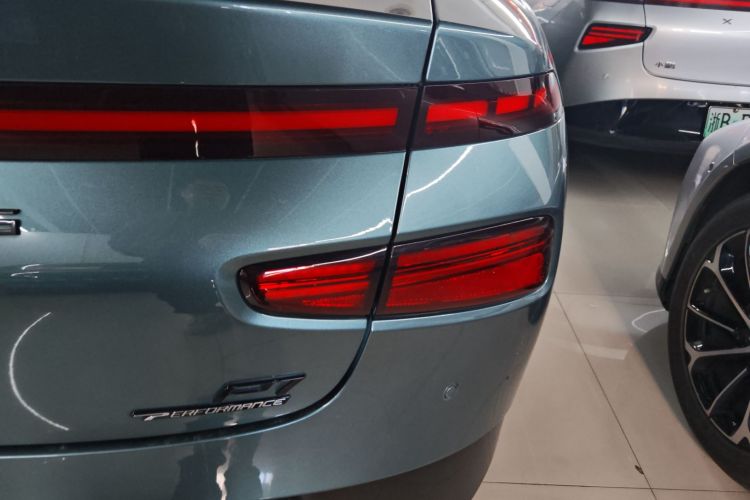 小鹏P7 2023款 P7i 610 鹏翼性能版车身外观6006