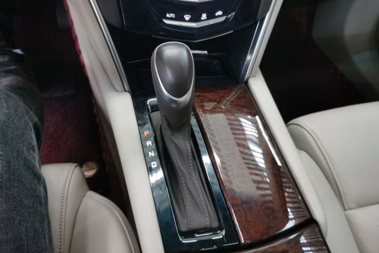 凯迪拉克XTS 2014款 28T 舒适型中控内饰18