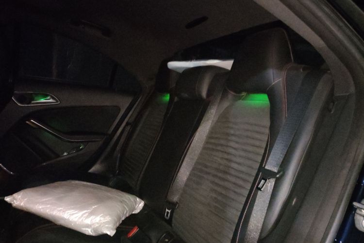 奔驰CLA 2018款 CLA 220 4MATIC中控内饰21