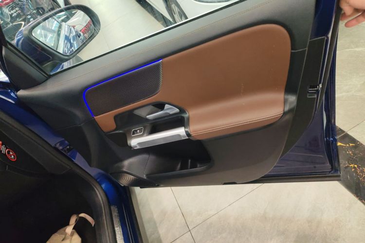 奔驰GLB 2021款 GLB 200 动感型中控内饰7005