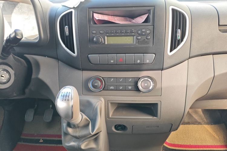 江汽集团 星锐 2022款 2.0T节油王PLUS快运版短轴6-7座HFC4DB3-2E4中控内饰16