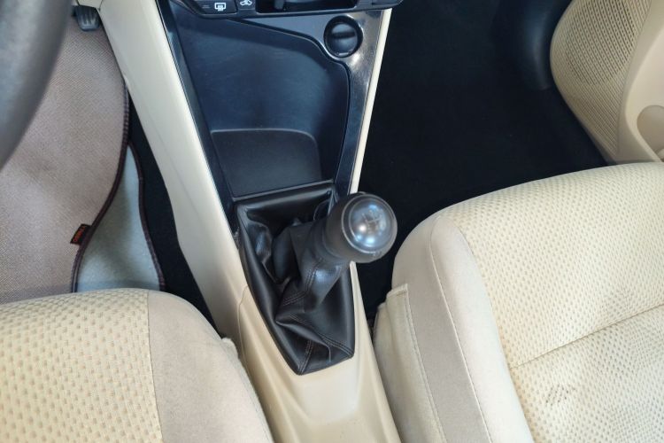 丰田 威驰 2014款 1.3L 手动型尚版中控内饰18