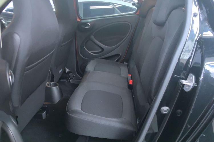 smart forfour 2018款 1.0L 52千瓦激情版中控内饰7004