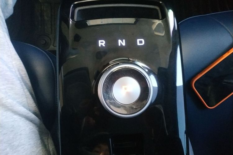 吉利几何E萤火虫 2023款 320KM 乖帅虎 5座中控内饰18