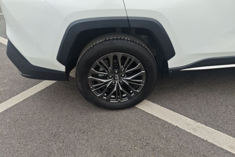 丰田 威兰达 2023款 双擎 2.5L E-CVT四驱尊贵版车身外观6006