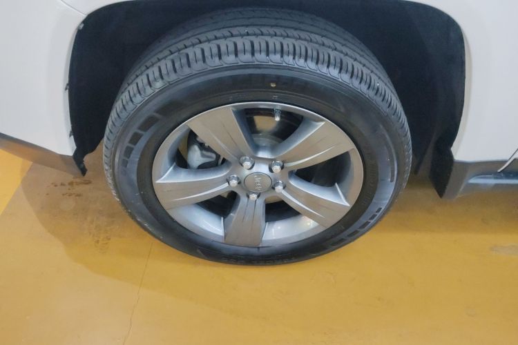 Jeep 指南者(进口) 2014款 改款 2.4L 四驱舒适版车身外观6007