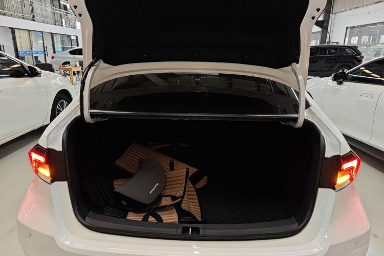 丰田 卡罗拉 2023款 1.8L 智能电混双擎 先锋版机舱底盘23