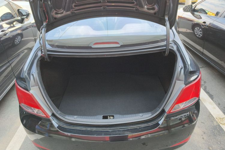 现代 瑞纳 2014款 1.4L 手动智能型GLS机舱底盘23