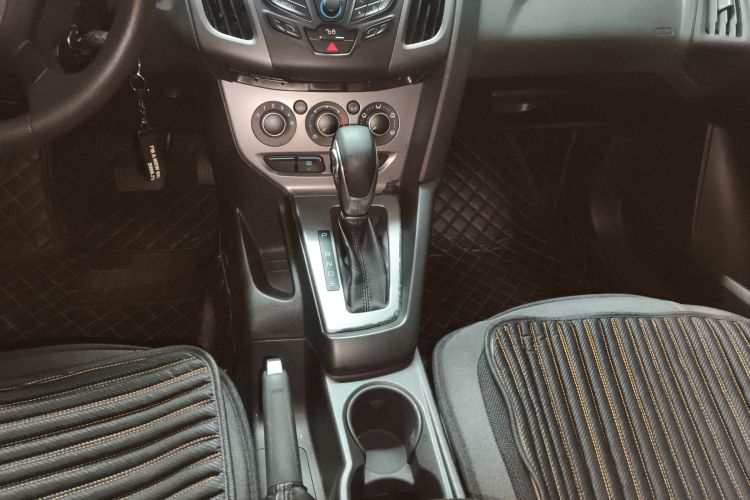 福特 福克斯 2012款 两厢 1.6L 自动舒适型局部细节18