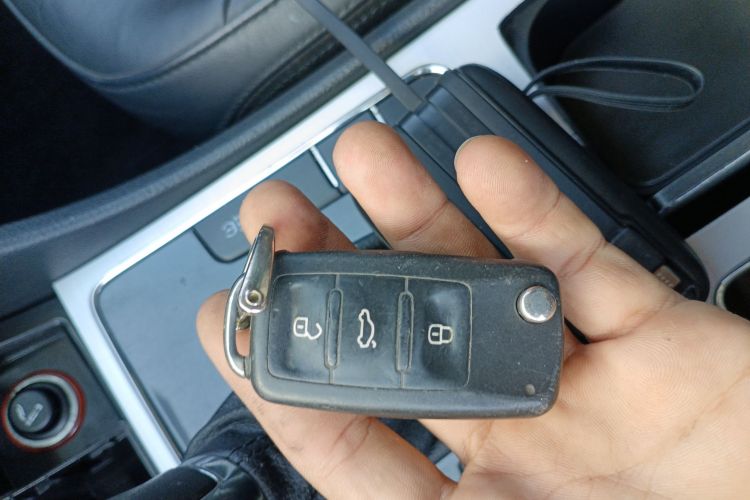 大众 帕萨特 2014款 1.8TSI DSG御尊版中控内饰7001