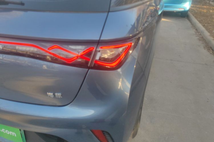 比亚迪 海豚 2024款 荣耀版 420km 自由版车身外观9